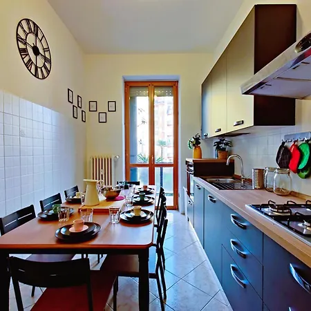 Luxury In Piazza 5 Giornate شقة